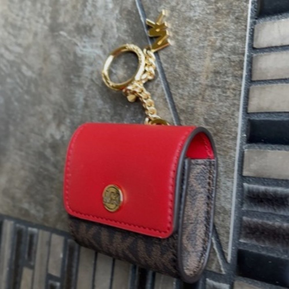 Michael Kors Jet Set Travel AirPod Case - Picture 10 of 16
